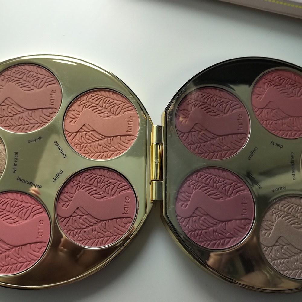 Makeup Bundle - Picture 4 of 7